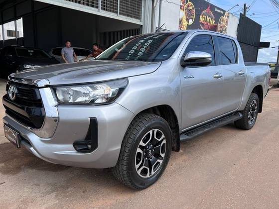 TOYOTA HILUX 2.8 D-4D TURBO DIESEL CD SRV 4X4 AUTOMÁTICO